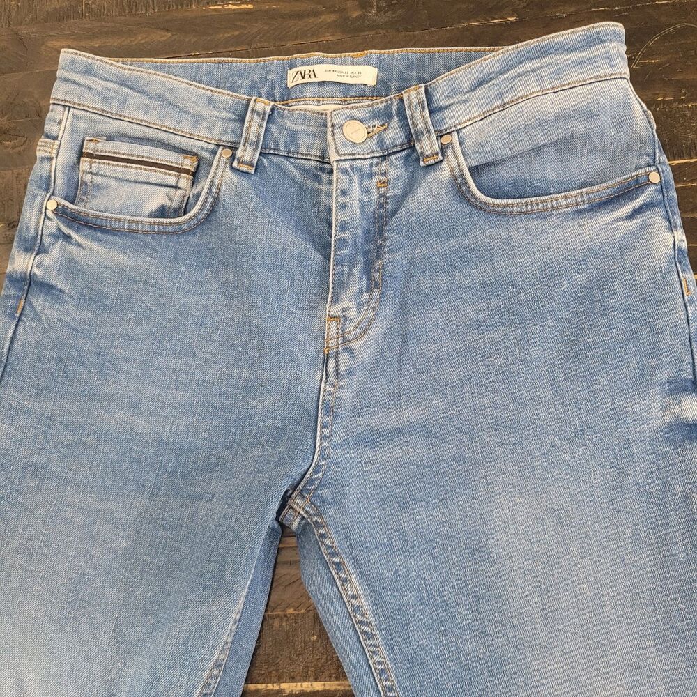 Zara Men's Light Wash Straight Leg Jeans Size 32